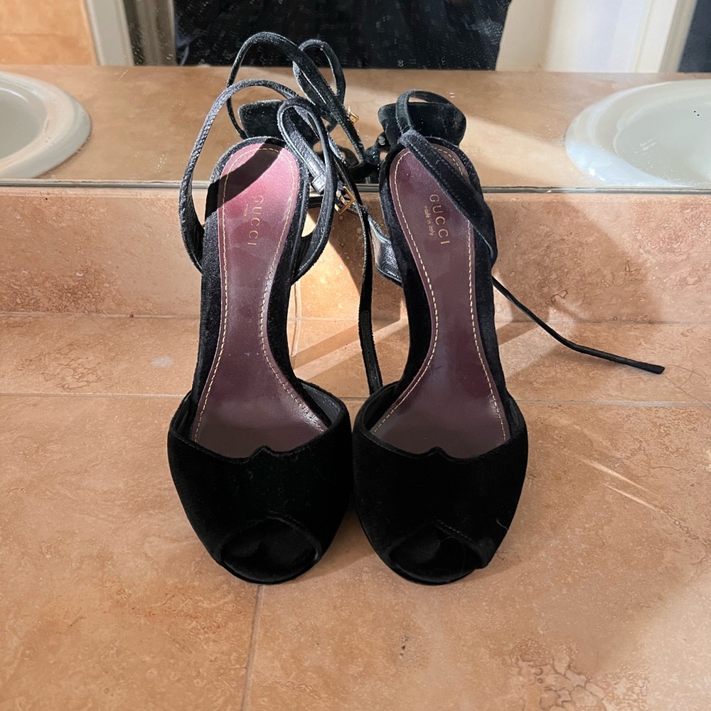 GUCCI - VELVET HEELED SANDALS